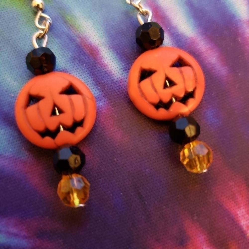 Handmade Orange Black Beaded Halloween Pumpkin Dangle Earrings - Picture 3 of 3